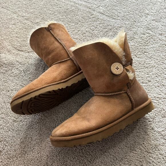 UGG Bailey Button II Sheepskin Lined Suede Boots in Chestnut Brown Size 10 - Picture 3 of 13